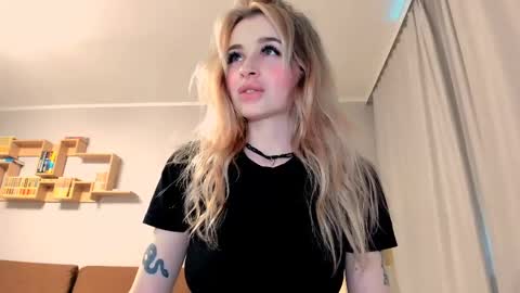 Snapshot of agatahowak chatting on May 2026 04:48:02 PM Arina online show from May 2026 04:48:02 PM