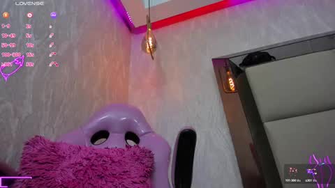 Snapshot of agatha_russh_ chatting on February 2025 07:38:01 PM LUNNA online show from February 2025 07:38:01 PM