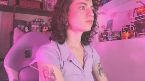 Camila     2 online show from December 2024 05:17:01 AM