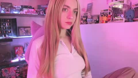 Camila     2 online show from January 2025 07:21:02 PM