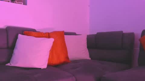 Camila     2 online show from February 2025 01:22:01 AM