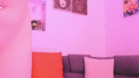 Camila     2 online show from February 2025 01:25:01 AM