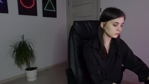 Agelina Lilly Laura online show from January 2025 04:44:01 PM