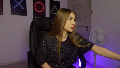 Agelina Lilly Laura online show from February 2025 06:44:01 AM