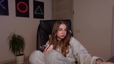 Agelina Lilly Laura online show from February 2025 03:41:02 PM