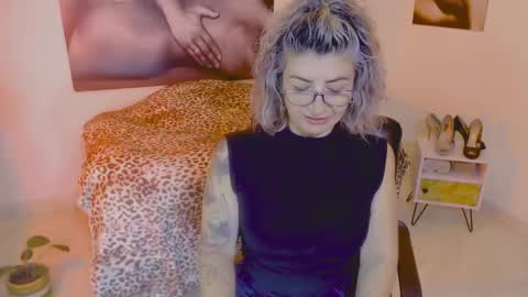 Snapshot of agnes_blackmore chatting on January 2025 03:28:02 AM Lily online show from January 2025 03:28:02 AM