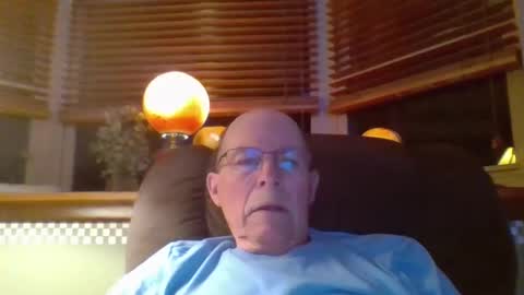 aguynrkfrd online show from October 2025 10:13:01 AM