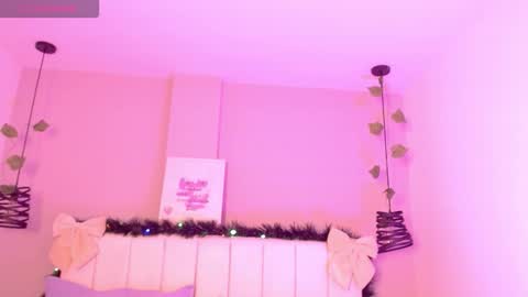 Snapshot of ahri_roux chatting on December 2025 12:48:02 AM ahry online show from December 2025 12:48:02 AM