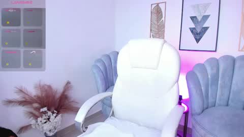 AIDA ADAMS online show from February 2026 12:21:01 PM