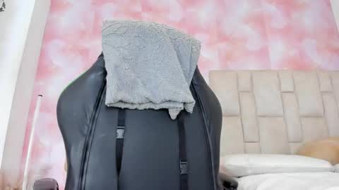 karoline  online show from February 2026 06:03:01 PM