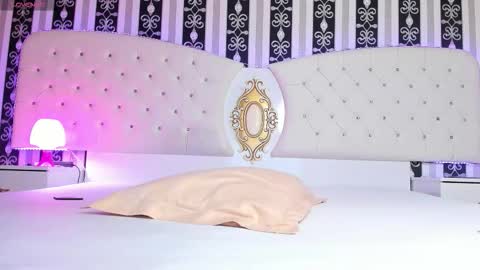 aidasina online show from October 2025 07:01:02 PM