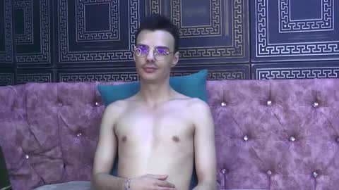 Aiden online show from November 2025 06:54:01 PM