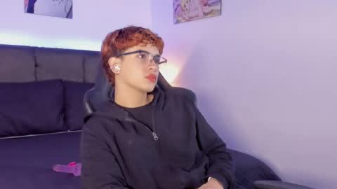 Aiden  online show from September 2025 12:10:01 PM