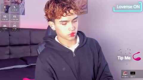 Aiden  online show from September 2025 12:10:02 PM