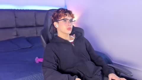 Aiden  online show from October 2025 11:43:01 AM