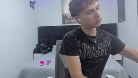 Aiden  online show from October 2025 01:00:01 PM