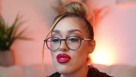  Aileen  online show from October 2025 06:52:02 PM