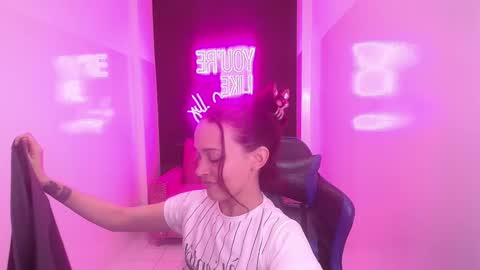 Snapshot of ailen_t chatting on December 2024 10:41:01 PM Ailen online show from December 2024 10:41:01 PM