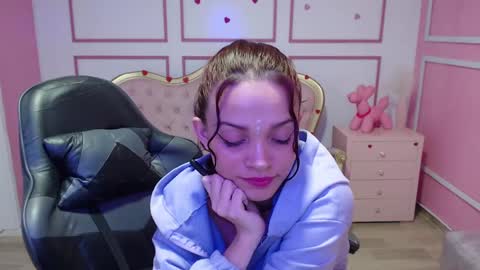 Snapshot of ailen_t chatting on December 2024 09:46:01 AM Ailen online show from December 2024 09:46:01 AM