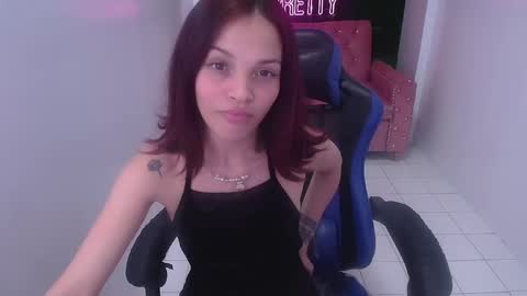 Snapshot of ailen_t chatting on December 2024 12:11:01 AM Ailen online show from December 2024 12:11:01 AM