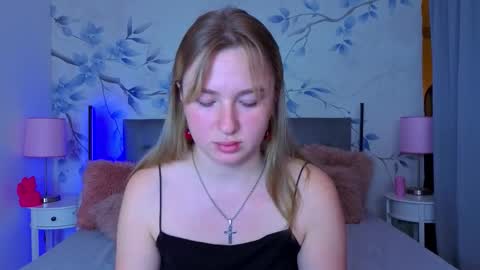 Alisa online show from November 2025 01:31:01 PM