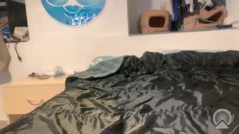 aircum99_ online show from November 2025 04:39:01 PM