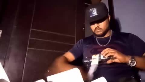 airoon91 online show from December 2025 10:53:01 AM