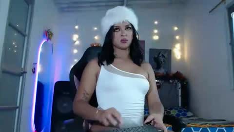 aisha299 online show from December 2025 02:51:01 AM