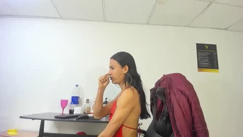 Aisha online show from September 2025 12:49:01 AM