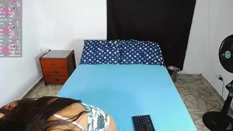 aisha_stacey0410 online show from September 2025 10:21:02 PM