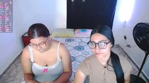 aisha_stacey0410 online show from December 2025 04:36:01 PM