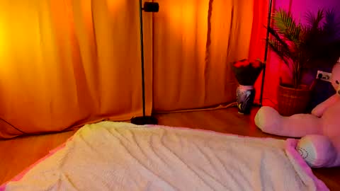 Lora online show from February 2025 08:39:01 AM