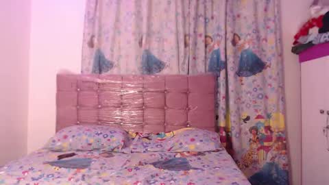 Aisha online show from December 2025 09:09:01 PM