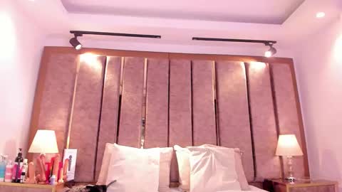 AishaValcazar online show from April 2026 04:17:02 AM