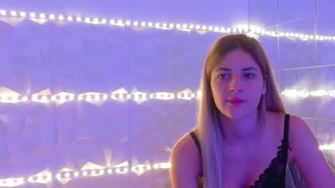 Aisha online show from September 2025 05:11:02 AM