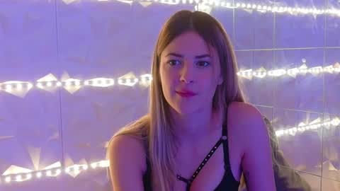 Aisha online show from November 2025 06:12:01 AM