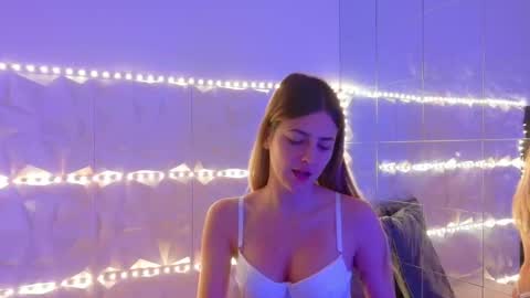 Aisha online show from November 2025 06:19:01 AM