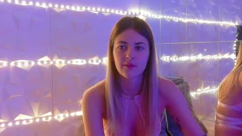 Aisha online show from November 2025 06:13:01 AM