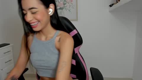 VALENTINA  independent online show from February 2025 11:06:02 AM