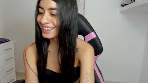 VALENTINA  independent online show from March 2025 12:32:01 AM