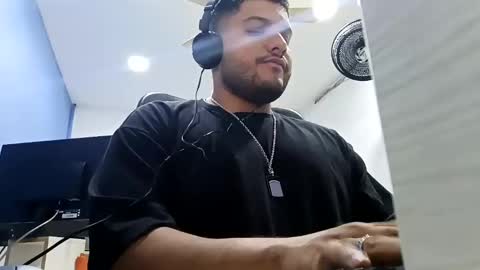 Esteban online show from February 2025 04:48:01 AM