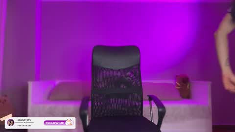             online show from October 2025 09:15:01 PM