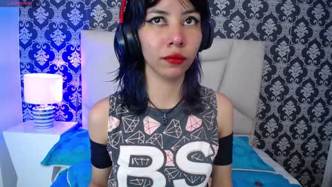 A K A N E  U W U online show from December 2024 12:27:02 PM