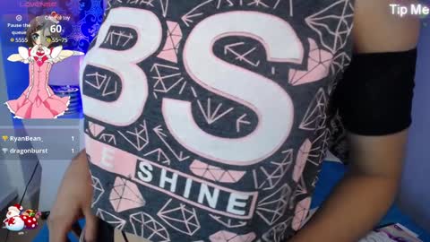 A K A N E  U W U online show from December 2024 03:33:02 PM