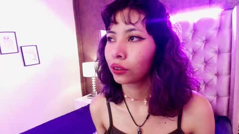 A K A N E  U W U online show from February 2025 12:38:02 PM