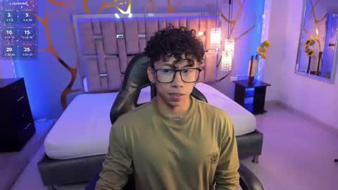 akazaboy online show from February 2025 05:04:02 AM