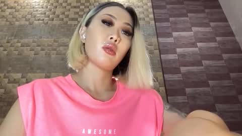 Snapshot of akemi_jp chatting on October 2025 11:31:02 PM Akemi online show from October 2025 11:31:02 PM