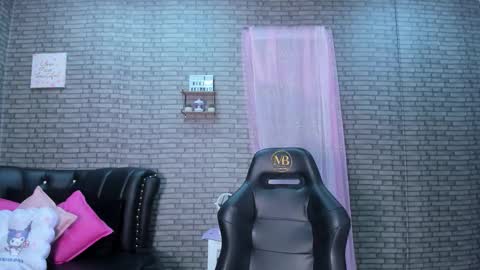 Snapshot of akimmidoll chatting on November 2025 01:11:02 PM Akimmidoll GMT-5 0630 -1330 online show from November 2025 01:11:02 PM