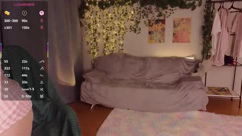 Aki online show from November 2025 05:28:02 PM