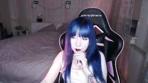 akirahartyx online show from November 2025 03:45:02 PM